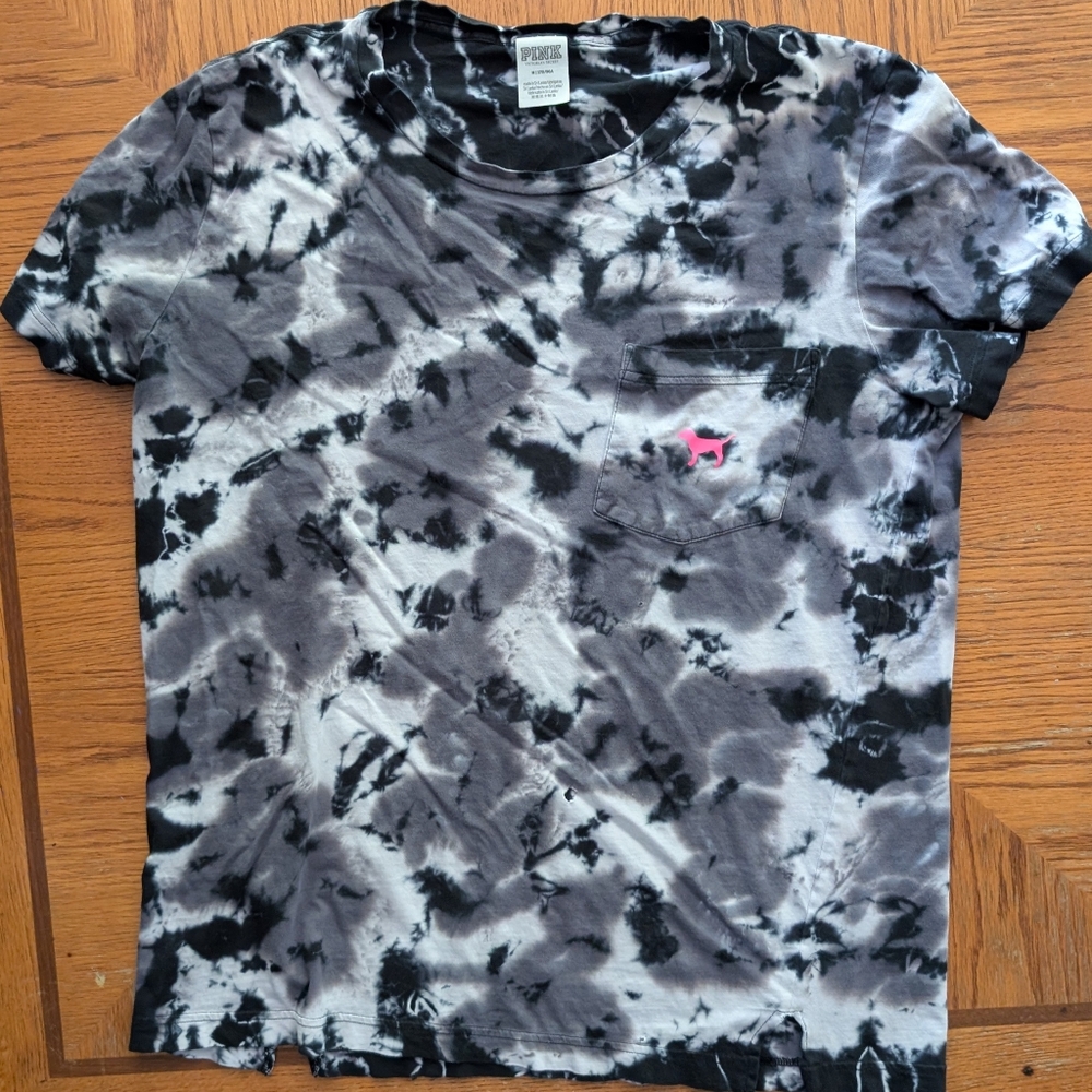 Victoria Secret Pink Black White Tie-Dye T-Shirt w/ Little Dog On Front Pocket